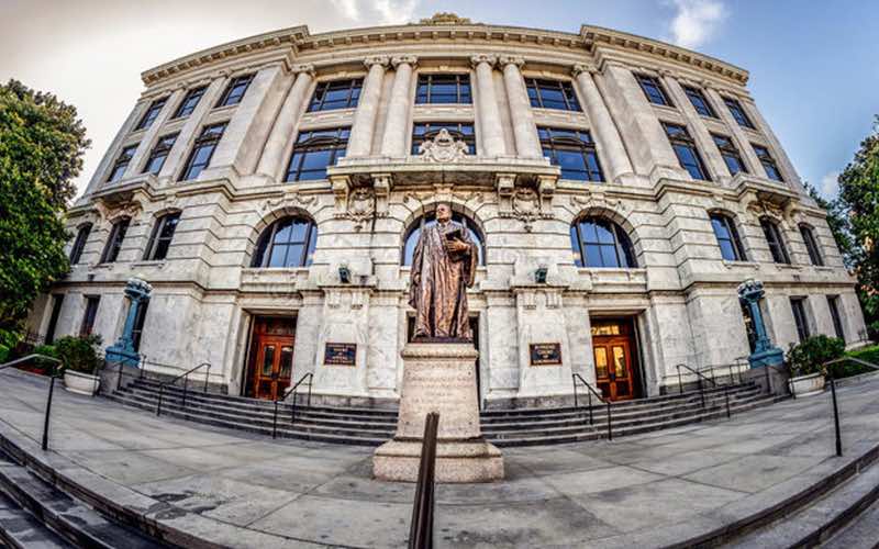 การลดขนาดงบดุลไม่ได้หมายถึงการเข้มงวดนโยบายการเงิน แต่กลยุทธ์ที่ลึกซึ้งกว่าของธนาคารกลางสหรัฐฯ ที่บังคับให้ธนาคารต่างๆ "ละทิ้งเงินสำรองและซื้อพันธบัตรของรัฐบาล" นั้นเป็นการเคลื่อนไหวเชิงกลยุทธ์