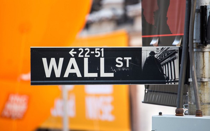 美伊冲突升级，原油命脉恐被切断，华尔街转向“避险优先”？