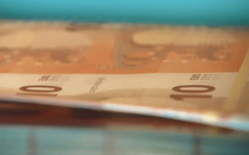 EU công bố "lá bài tẩy" về thuế quan, và số phận của đồng euro sẽ được quyết định vào tối nay.